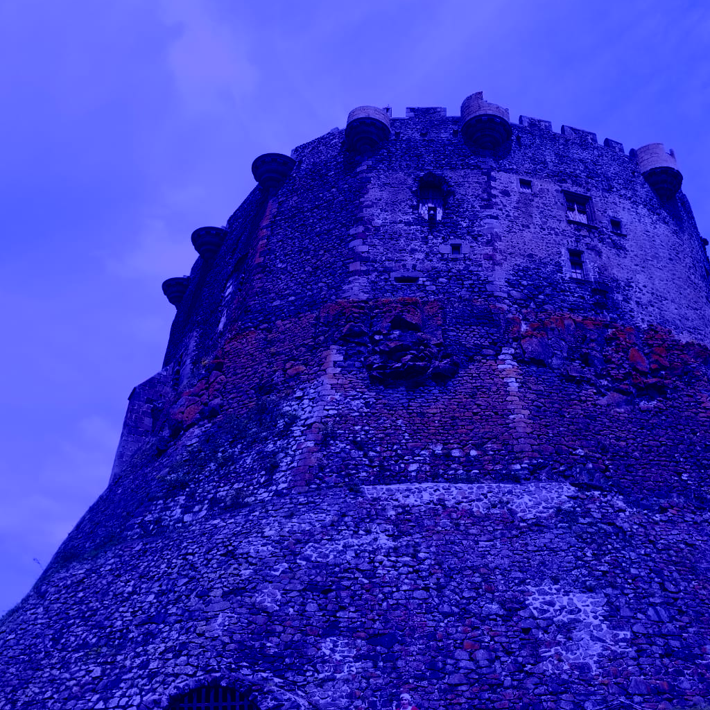 J1. Château de Murol.